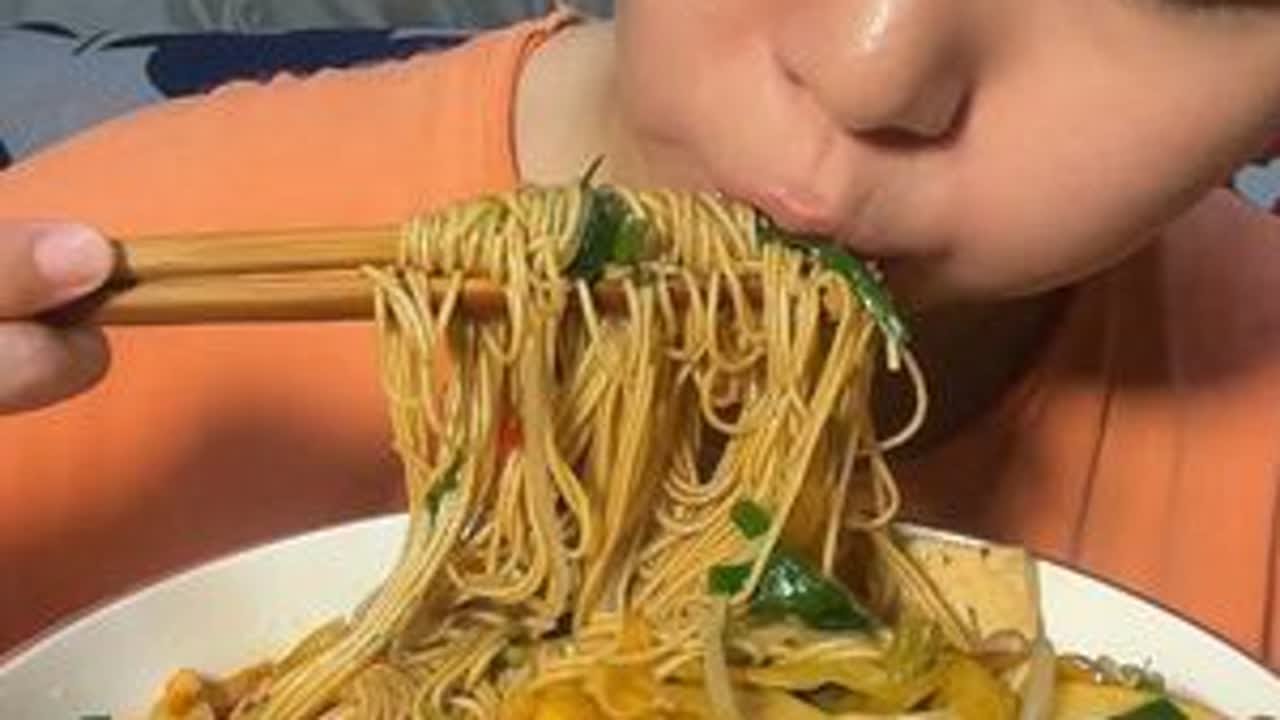 昨天降温发热两天各吃了一顿  饿急眼了  #鸡糕#涟水鸡糕#挂面