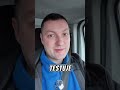 Kobieta testuje słowami
