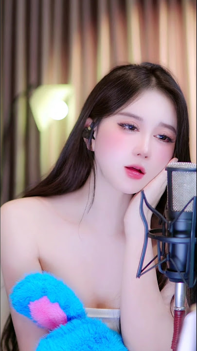 Senyum Termanis yang Akan Anda Lihat Hari Ini 😊 | gadis cantik #celanapendek