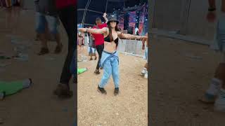 Dançando Música Eletrônica Na Rave Playground 2022