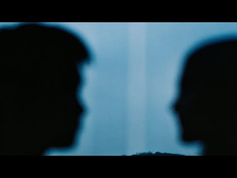 Putar crying - Fallen Roses