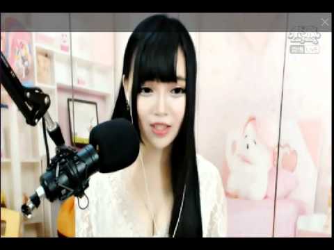 Hot girl cover so cute. 可愛い女歌をうたう