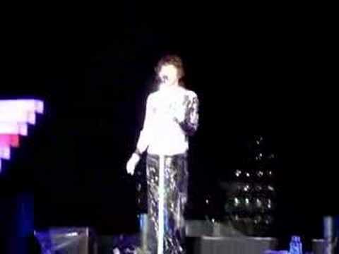 Rain's world in Dague-Handshake