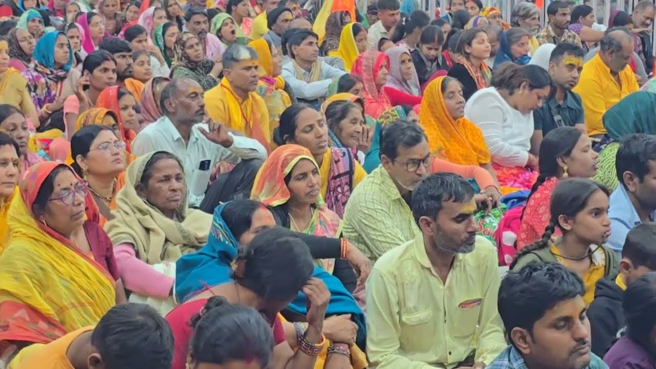 मुख्यमंत्री मोहन यादव के आने से पहले गुरुदेव ने लगाया महादिव्य दरबार #bageshwardhamsarkarlive 