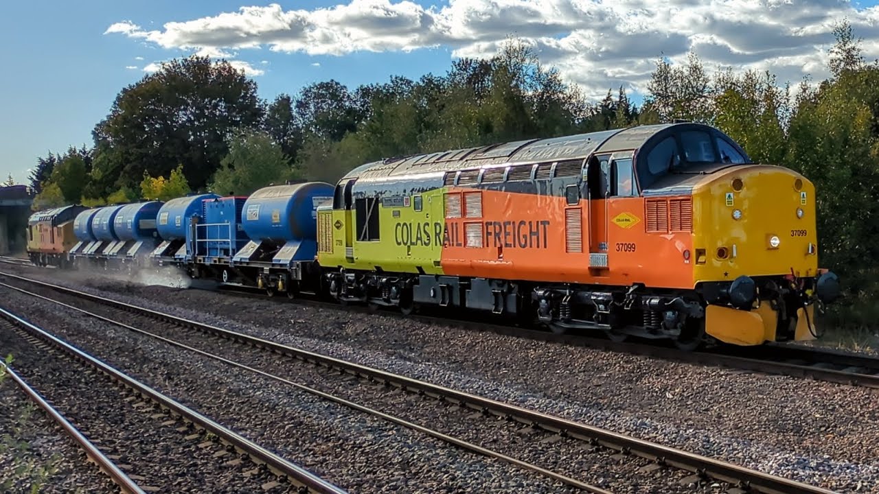 Train spotting around Doncaster including class 37 colas RHTT - YouTube