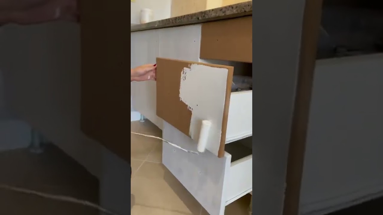 Deforme olmuş kaplamalarını söktüğümüz dolapları boyadık♻️💫 