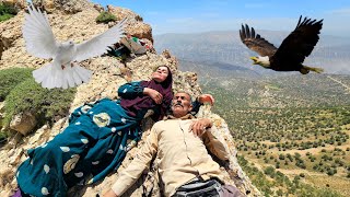 A nomadic couple found wild pigeons and set them free.🕊