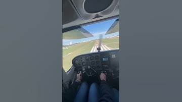 Gusty crosswind landing in a 172