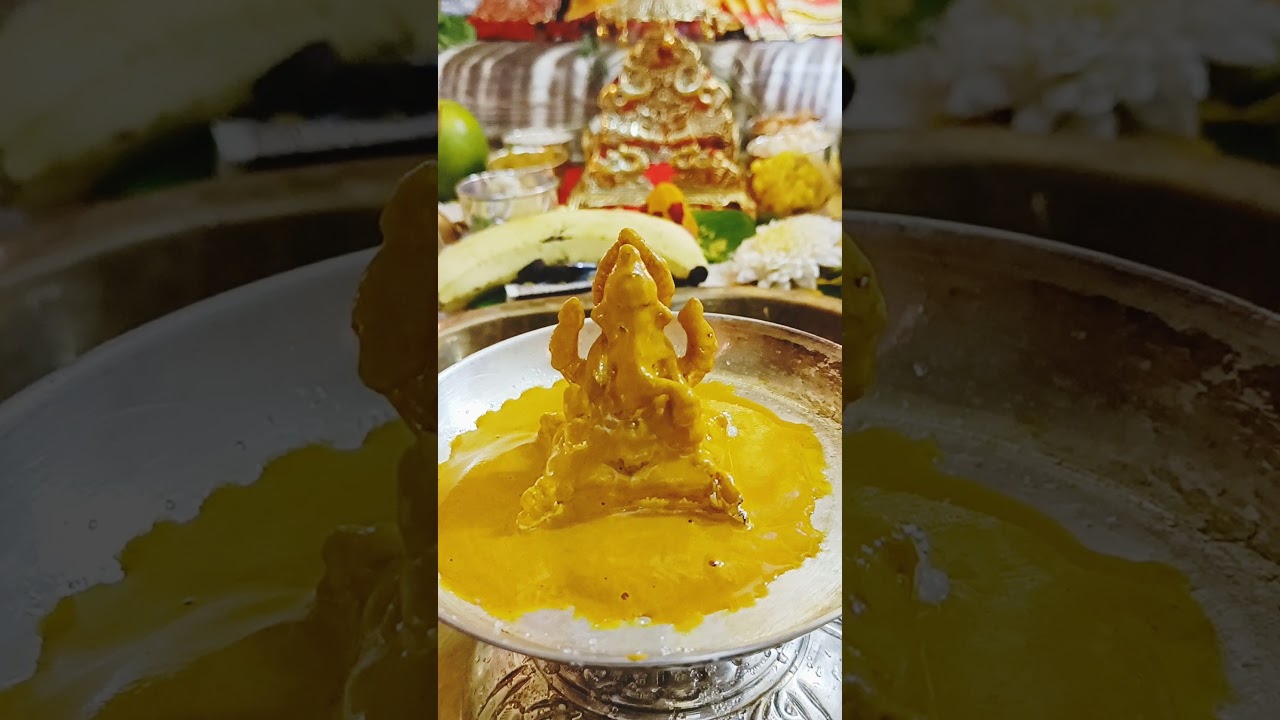 Shri Ganesha Abhishekam At Home 🙏 #ganeshchaturthi #jaibologaneshmaharajkijai #abhishekam