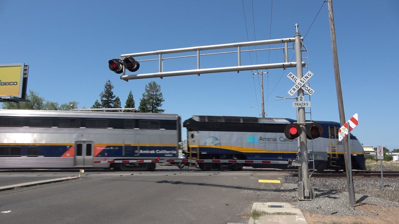 AMTK CDTX 2009 #701 San Joaquin North, 14th Ave. Railroad Crossing ...