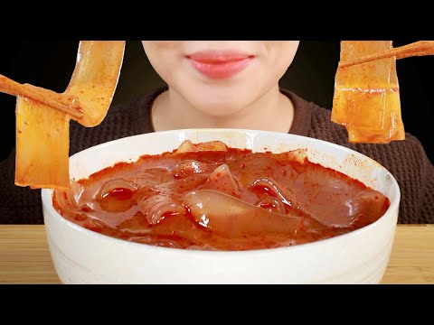 <strong>ASMR</strong> Mala Hot Pot with Wide Glass Noodles Eating Sounds | Malatang | MINEE <strong>EATS</strong>