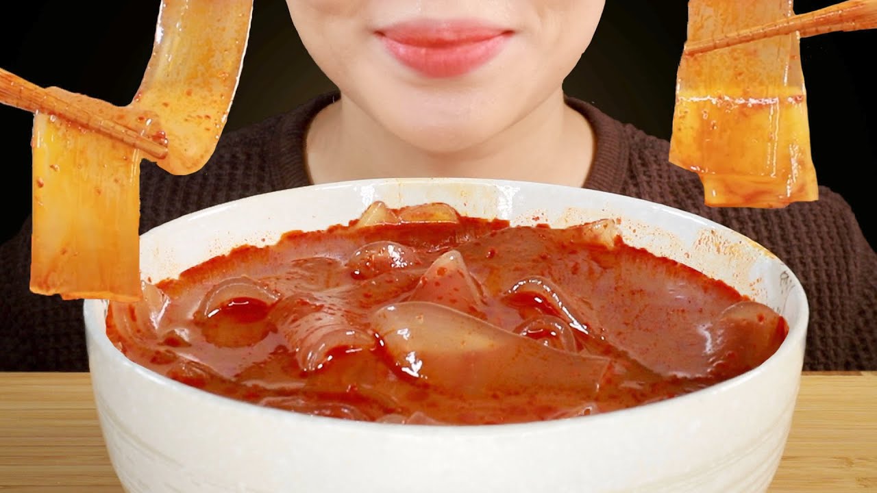 ASMR Mala Hot Pot with Wide Glass Noodles Eating Sounds | Malatang | MINEE EATS