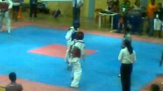 Pelea en equipo.3gp galapagos azul azuay rojo
