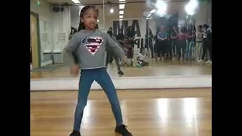 Angel petitafro dance
