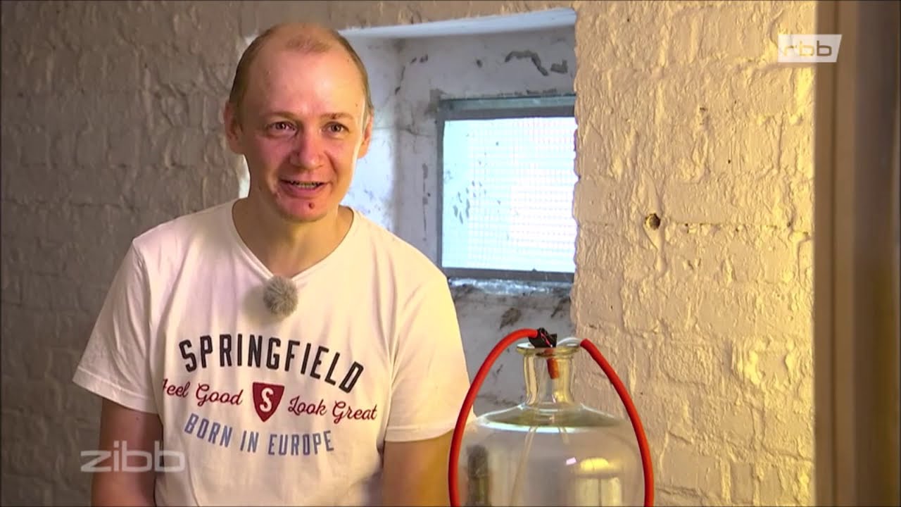 Kann man mitten in Berlin Wein herstellen? Robert Frischbier probiert es aus.