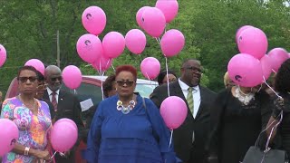 Pine Bluff comes together for balloon release in honor of teen missing nearly 30 years