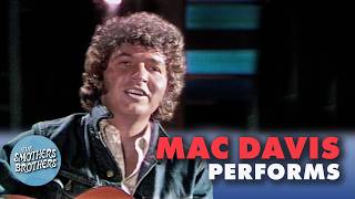 Singer-Songwriter Mac Davis Performs | The Smothers Brothers Summer Show (1970)