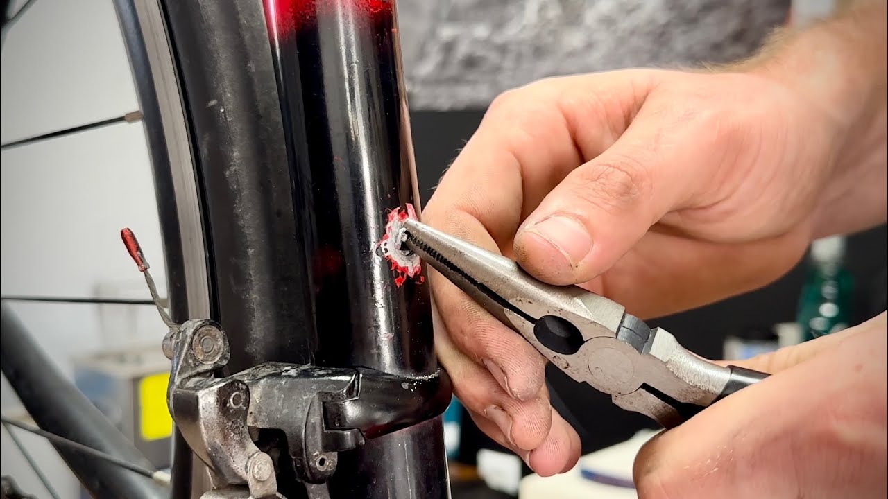 Rotura de la rosca del porta bidón de la bicicleta