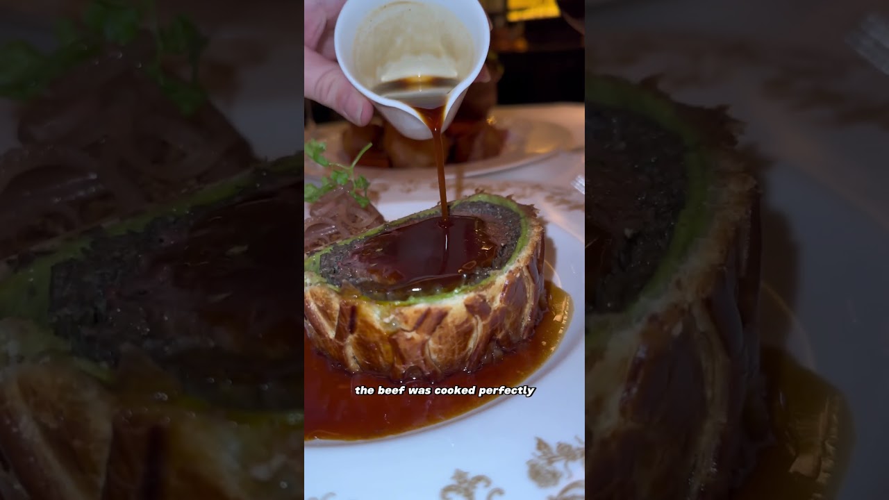 Gordon Ramsey’s beef wellington 👀 #gordonramsay #beefwellington #roastdinner #foodie #shorts