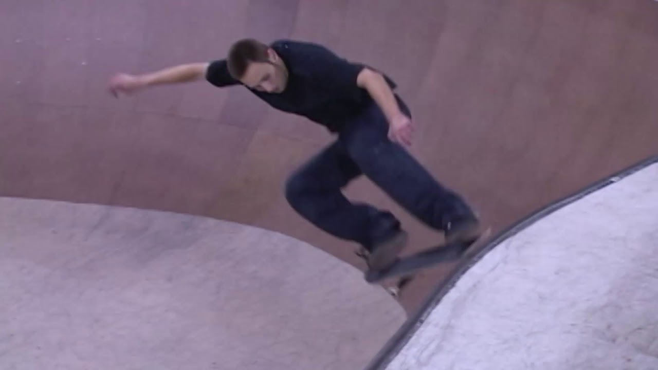 Rodney Jones 2004 Bowl line at the 3rd Lair Skatepark