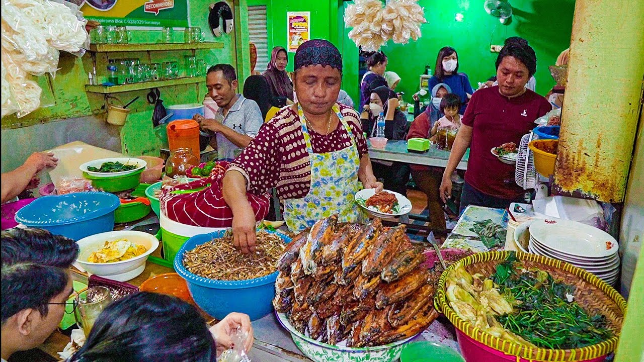 JUALAN NYELEMPIT DALAM PASAR PELANGGANYA DARI BERBAGAI KOTA! SEGO SAMBEL TONGKOL MBAK JU SURABAYA