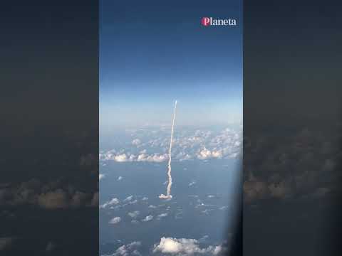 Passageiro de avião flagra momento da decolagem da missão histórica Artemis II rumo à Lua