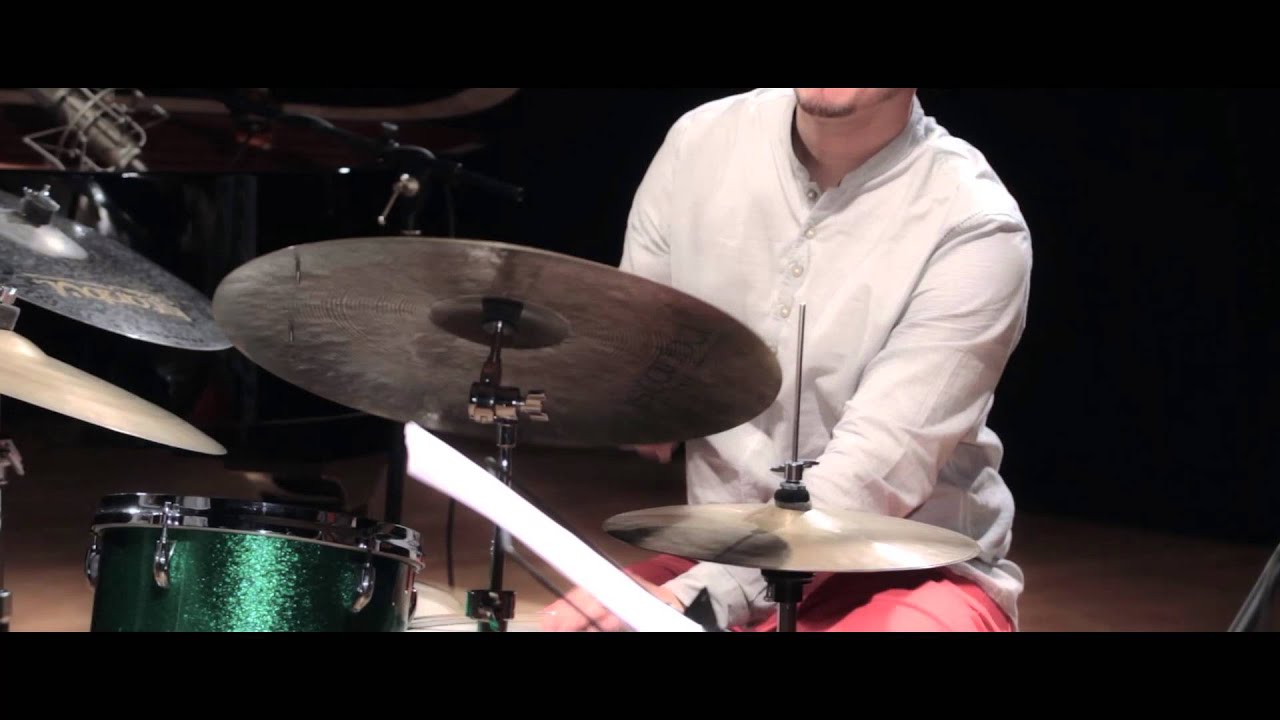 Watch Iago Fernández - Sei Sis (live) on YouTube Watch Iago Fernández - Sei Sis (live) on YouTube