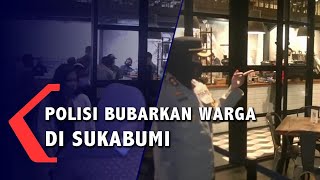 Lewat Batas Jam Malam, Polisi Bubarkan Warga Berkerumun Lewat Batas Jam Malam, Polisi Bubarkan Warga Berkerumun