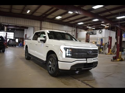 2023 Star White Metallic Ford F150 Lightning Lariat 4x4