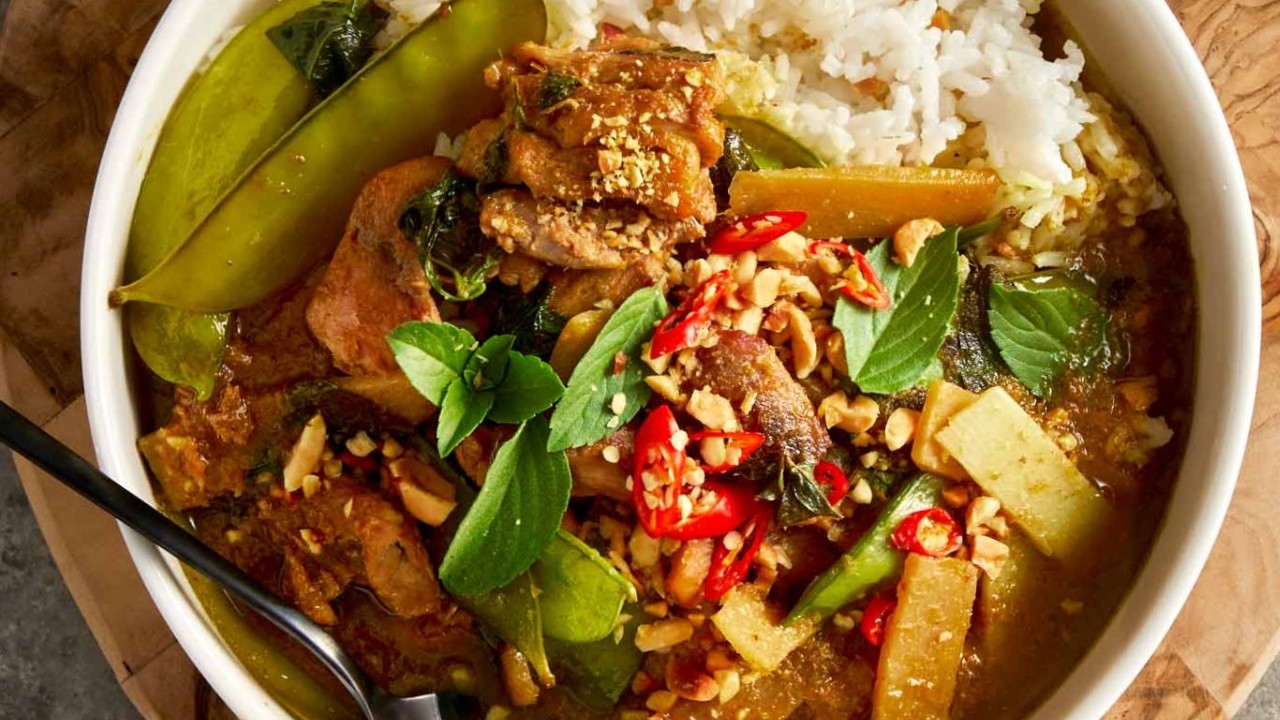 Recipe: Thai Green Chicken Curry - Spicy, Cozy - YouTube