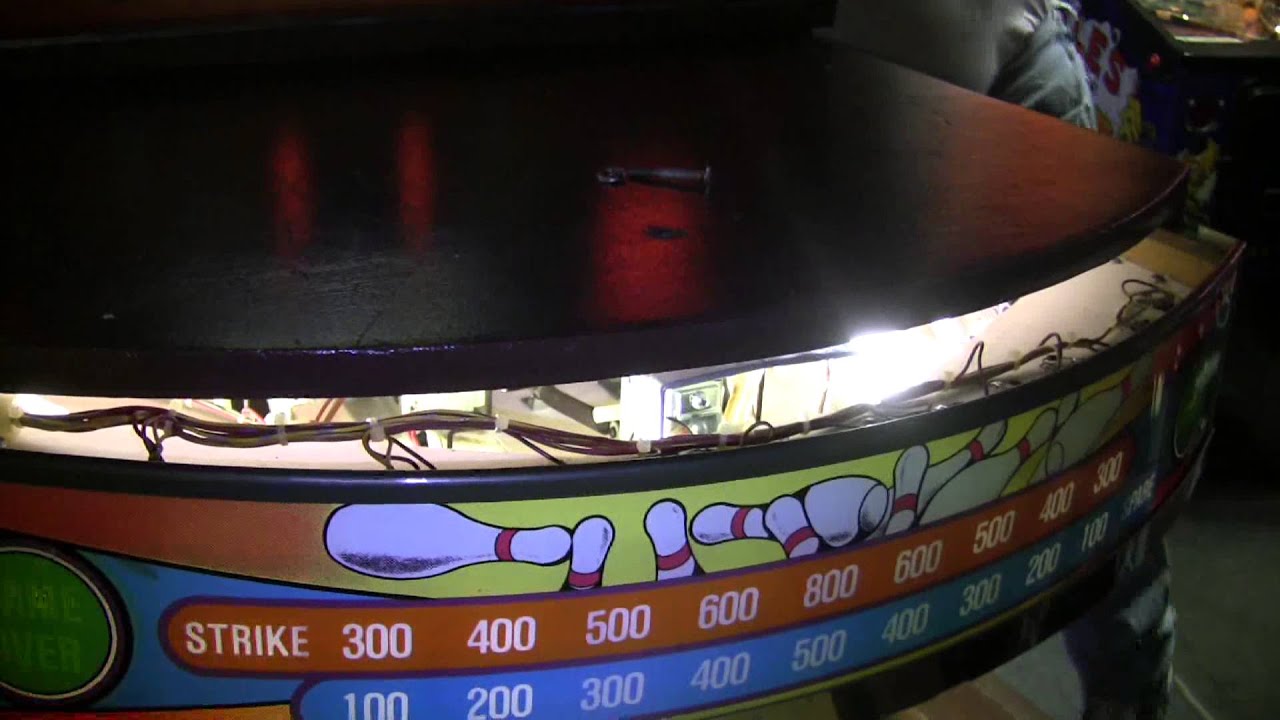 140 Williams United BIG STRIKE Shuffle Bowling Alley a look at Pin