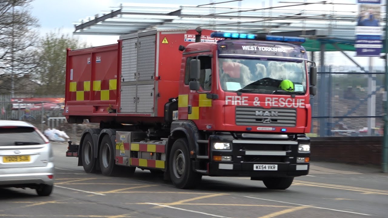 [RARE] Stanningley High Volume Pump & Support Van Responding - West Yorkshire Fire & Rescue Service