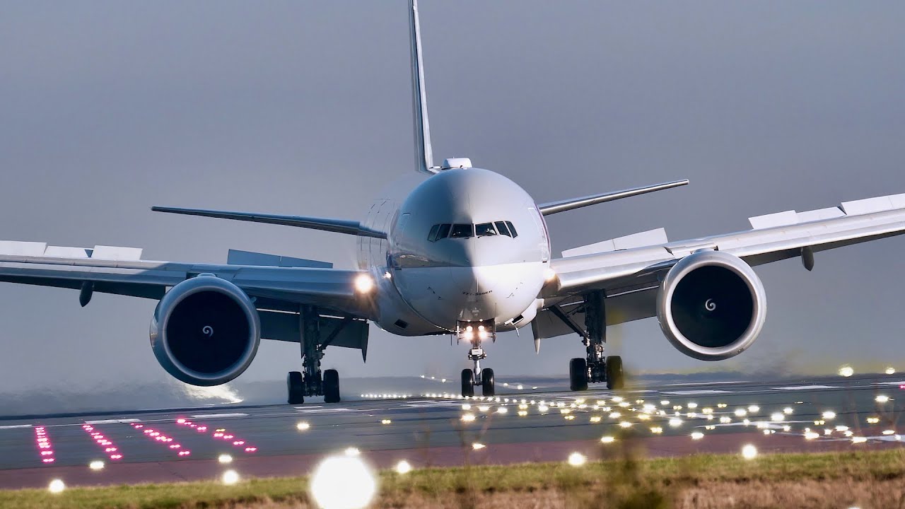 4K QATAR AIRWAYS BOEING 777-300ER LANDING AT MANCHESTER AIRPORT