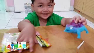 Athar unboxing mainan anak  balon karakter dinosaurus -  dinosaurs baloon ball