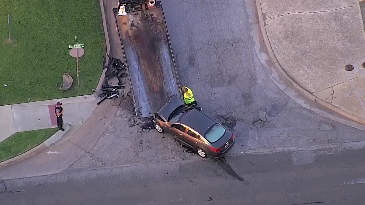 Police and ambulance respond to crash in southwest Oklahoma City - YouTube