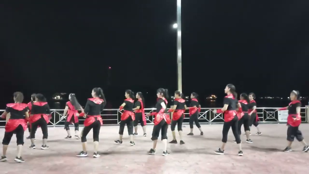 ไลน์แดนซ์ เพลงฉันยังคอย (ขอบคุณนักร้อง แฟ้ม บุญมา บ้านครูเทียม) ท่าเต้นน่ารักๆ