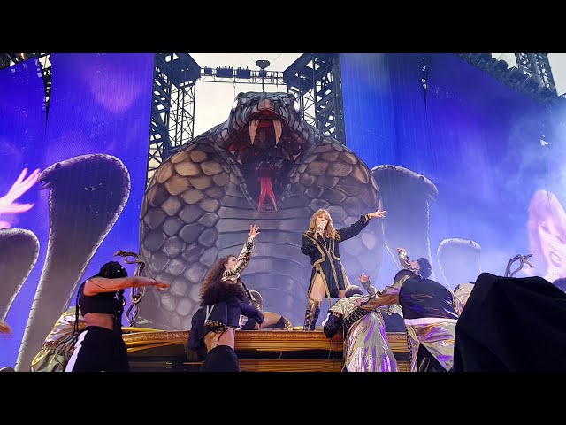 Taylor Swift - 'Look What You Made Me Do' Live (Reputation Tour) class=