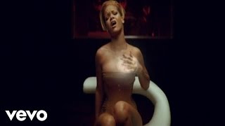 Смотреть клип Rihanna - Russian Roulette