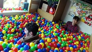 College Student Turns Dorm Room Into Ball Pit