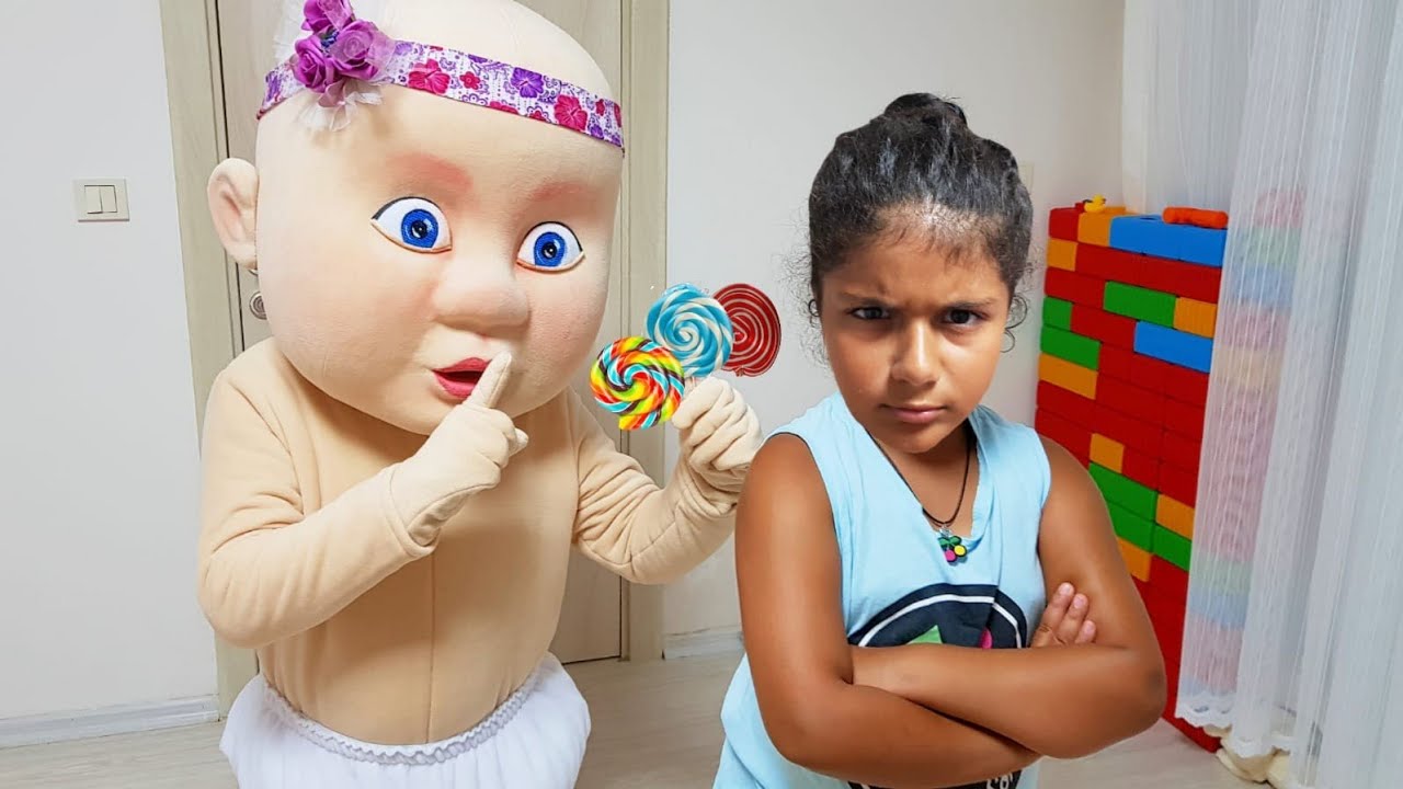 MİNİK Bebek YAĞMUR'un Şekerlerini Sakladı Vermiyor. KARDEŞLER TV - YouTube