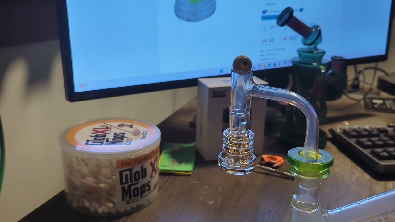 QuartzBanger.com On Point Glass 7" Color Rim Bubbler Water Pipe Green Slyme Review