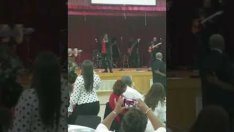 Tyrell Kelly sings for his mother Michelle Kelly H...