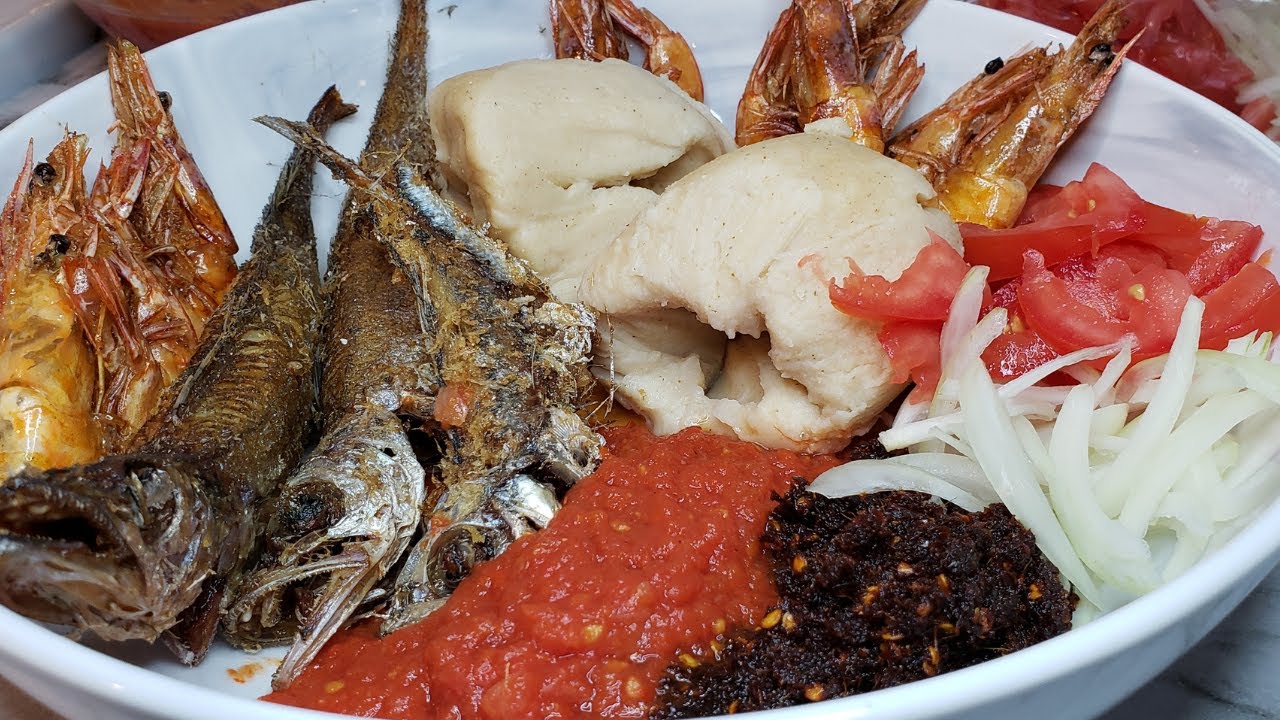 COMMENT faire du dokounou (Kom) avc sa sauce tomate et du piment noir(Fion fion) ENGLISH