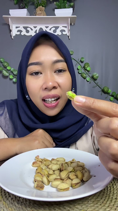 Makan Kacang Pistachio #mukbang #food #makan