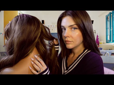ASMR | la fille timide joue avec tes cheveux au fond de la classe (100% frissons)
