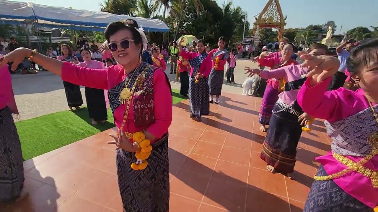 พิธีรำบวงสรวงพระแม่นางเพ็ญ  เนื่องในวันครบรอบ 118 ปี อำเภอเพ็ญ