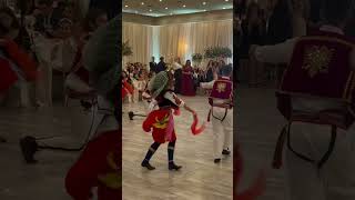 Albanian traditional dance. Ty tka rritur nana. Resimi