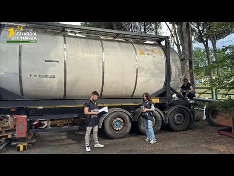 Video Cerveteri. SullAurelia la Finanza ferma e sequestra un tir con 31mila litri benzina di contrabbando