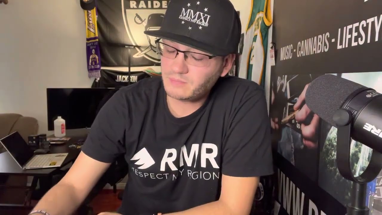 Solstice Sun Cannabis Fruit Chew Review Ft Grape Moscato Flavor and The Grape Ape Strain