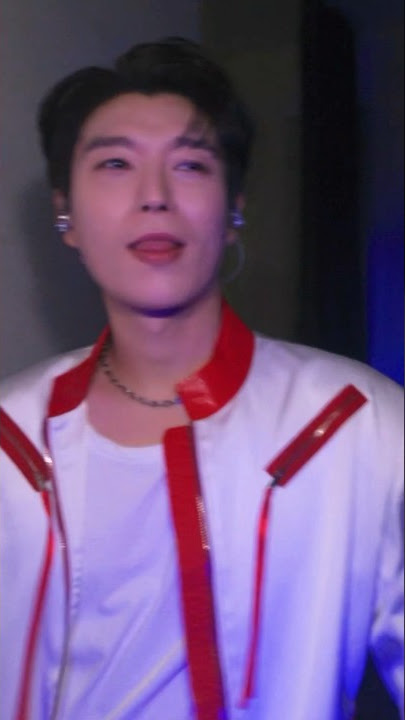 The Light in Seoul Day 1 - Love Runs Out Intro Bae Doohoon